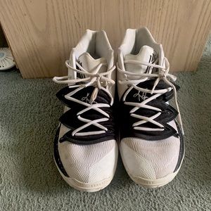 Kyrie 5s